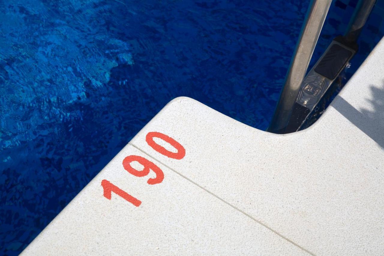 Appt 401-3-Bed-Heaven Beach-Paseo-All Year Heated Pool-Free Bikes Estepona Exterior foto